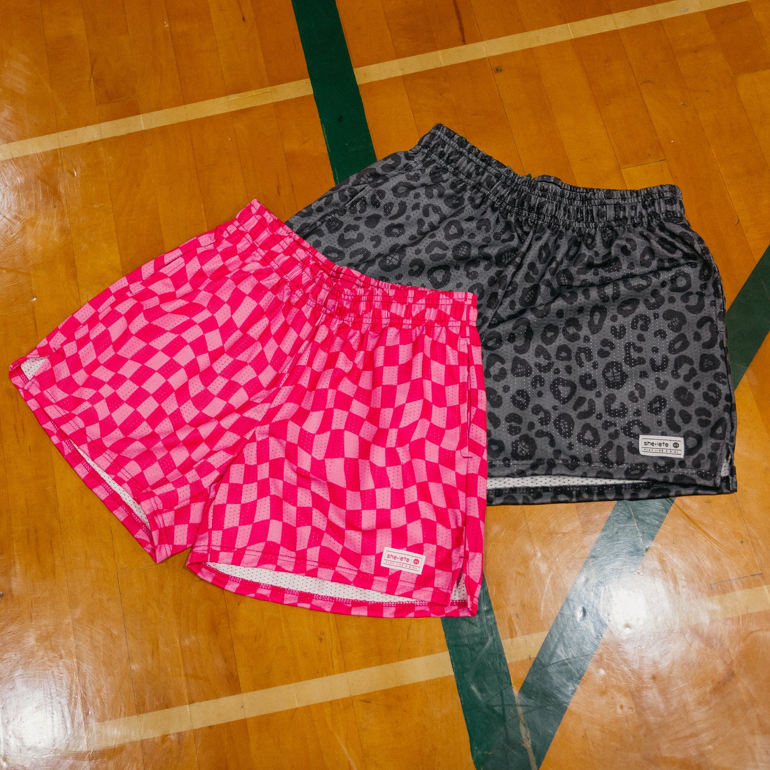 WOMEN'S SHORTS