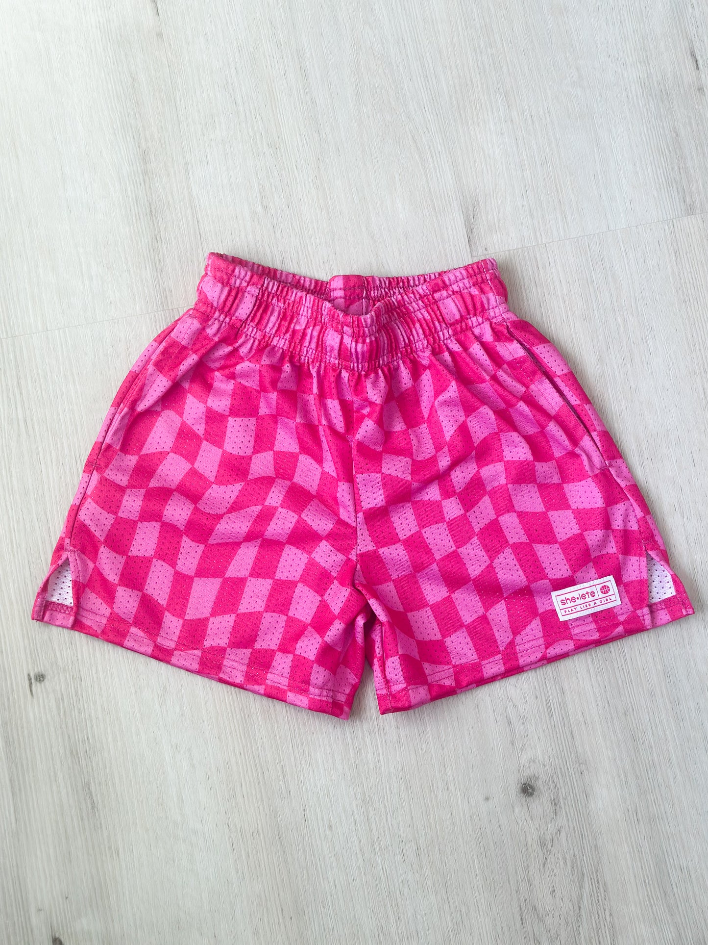 YOUTH ALL BOXED OUT SHORT IN PINK